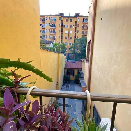 Conte Rosso House V&l, Con Doppia Ampia Terrazza, Vista Coorte Interna, Vicino A Metropolitana M2 Lambrate